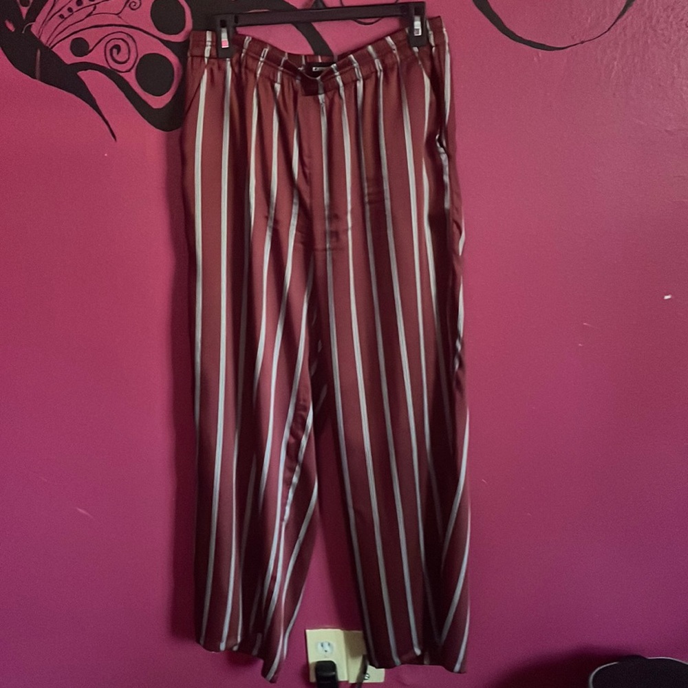 Burgundy wide leg pants size medium can probably fit a large